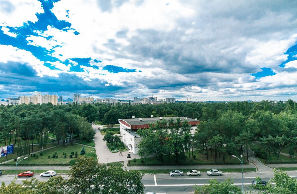 Apartments On Henerala Zhmachenka Kiev Exterior foto