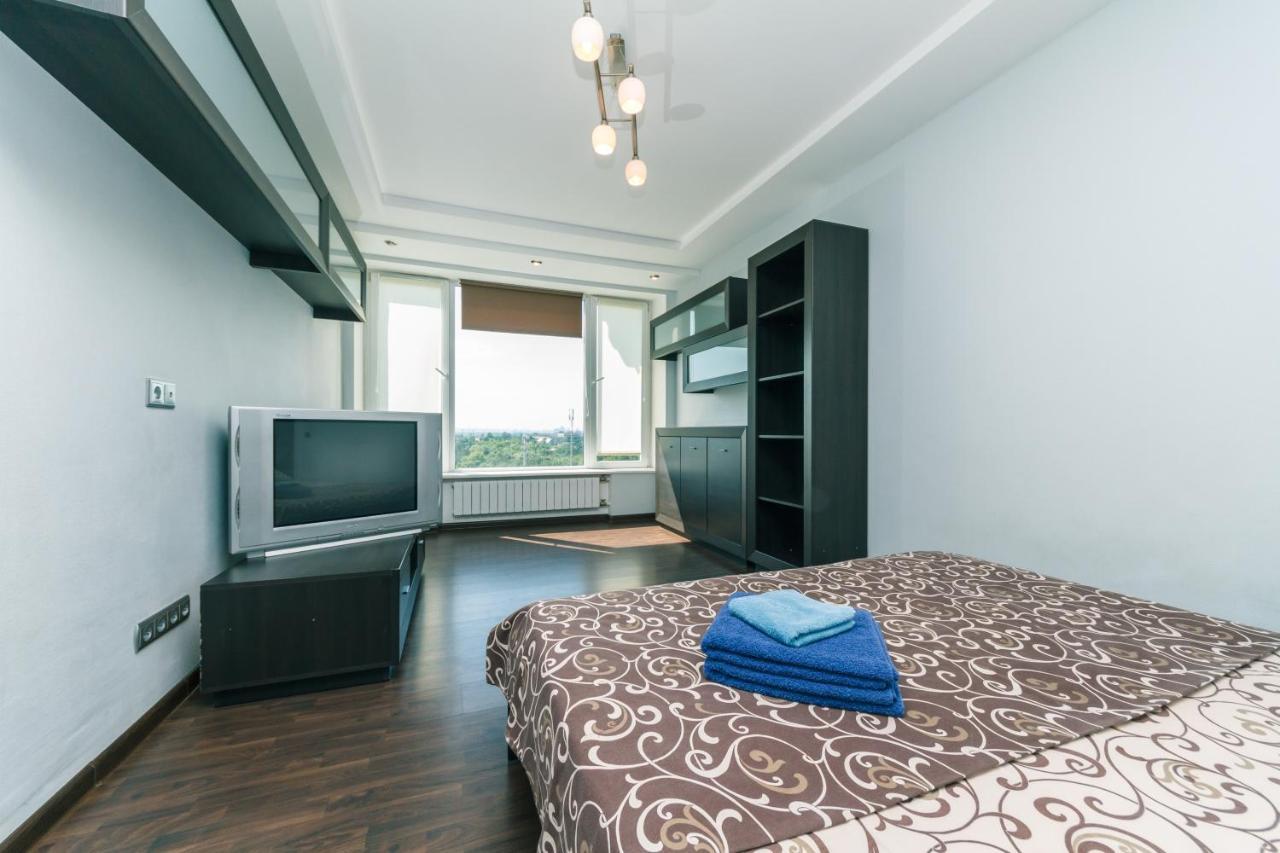 Apartments On Henerala Zhmachenka Kiev Exterior foto